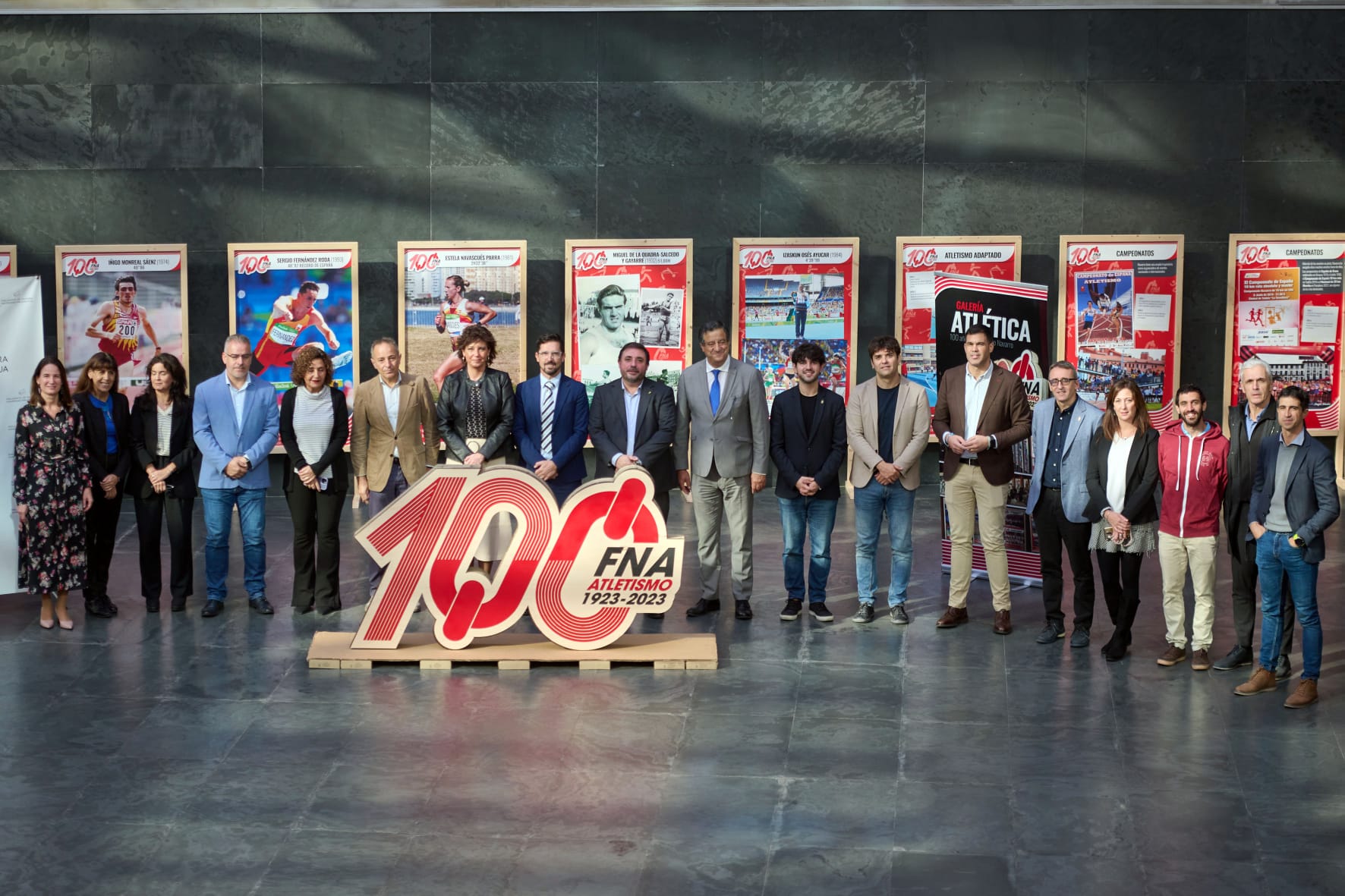 Inauguraci&oacute;n de la exposici&oacute;n fotogr&aacute;fica del centenario en el Parlamento de Navarra