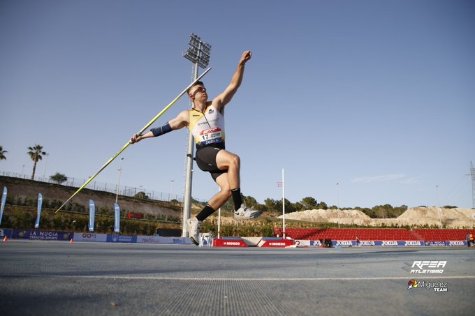 Manu supera la barrera de los 83 metros