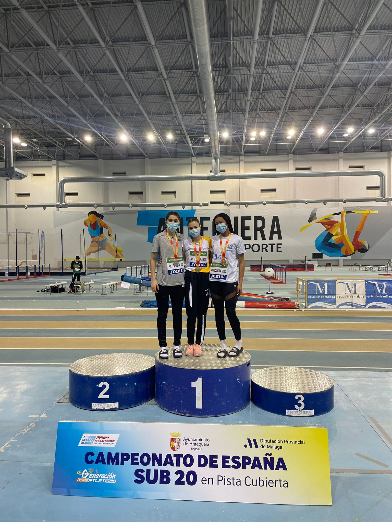 Cuatro medallas en el nacional sub 20 de pista cubierta