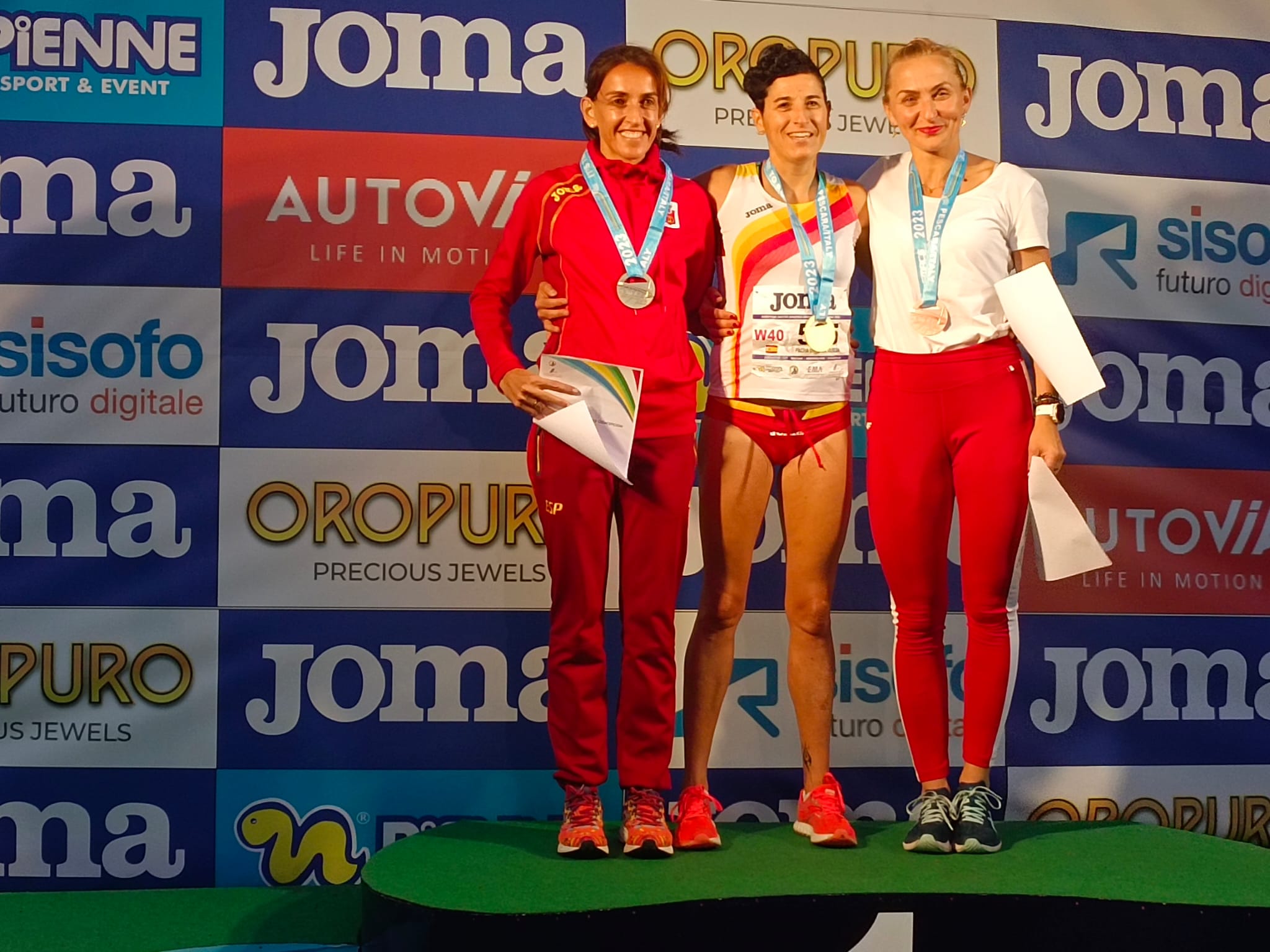 Campeonato de Europa Master. Vanesa Pacha oro en 2000 obst&aacute;culos y Mar&iacute;a Vel&aacute;zquez bronce en 5000