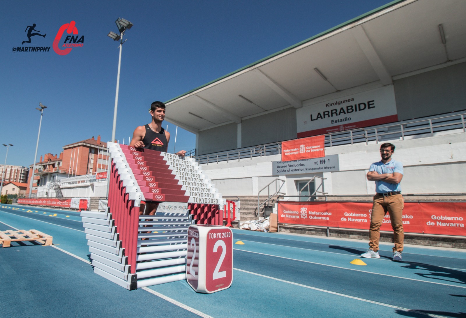 Asier recibe las vallas de la final de Tokio