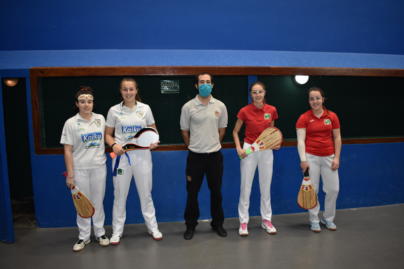 Semifinales de Paleta Goma Femenina en Trinkete