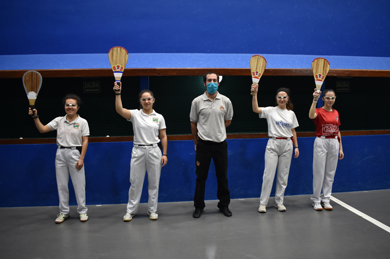 Semifinales de Paleta Goma Femenina en Trinkete