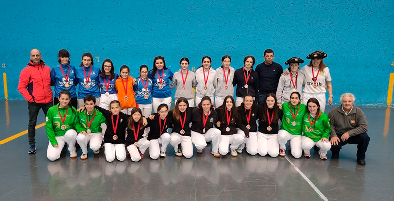 Triplete del Au&ntilde;amendi en las finales de Paleta Goma Femenina