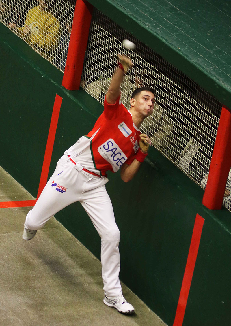 Victoria para Luis S&aacute;nchez en el inicio del Manomanista de &eacute;lite en Francia