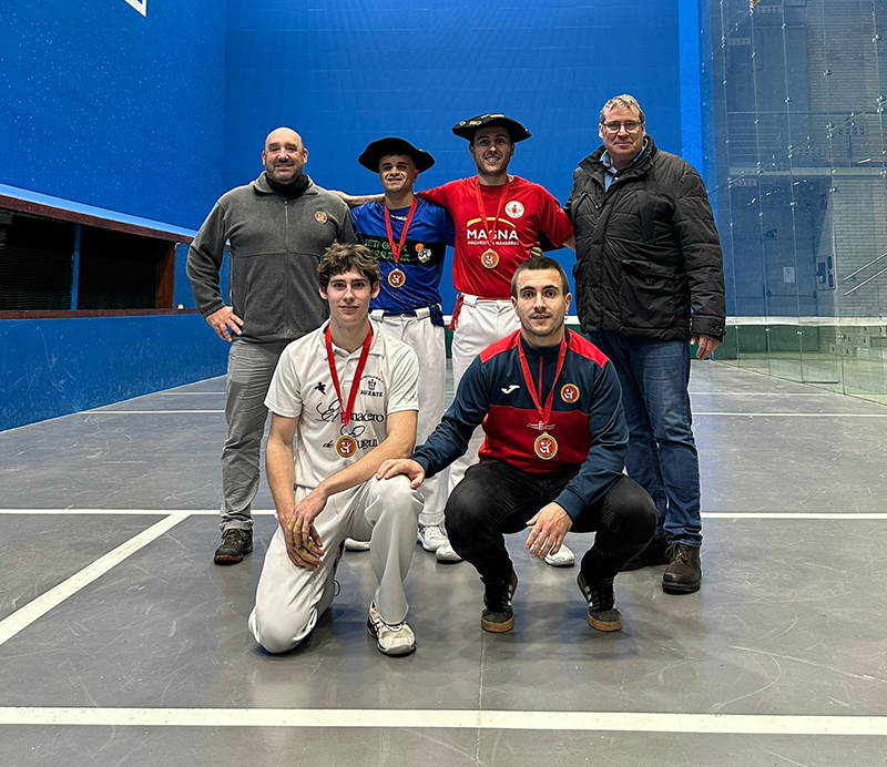 Esteribar y Beti Onak se reparten las txapelas de mano individual en trinkete