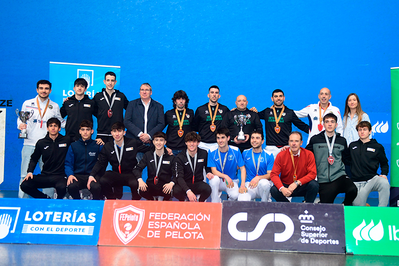 Doble ascenso navarro en Zalla