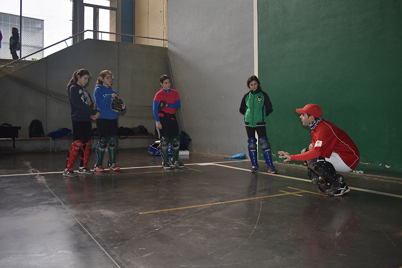 Clinic para lanzadoras y receptoras en la Universidad de Navarra