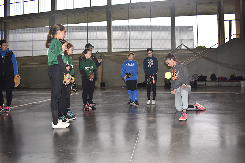 Clinic para lanzadoras y receptoras en la Universidad de Navarra