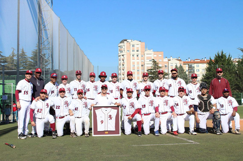 El B&eacute;isbol Navarra divide victorias en el debut en Divisi&oacute;n de Honor.