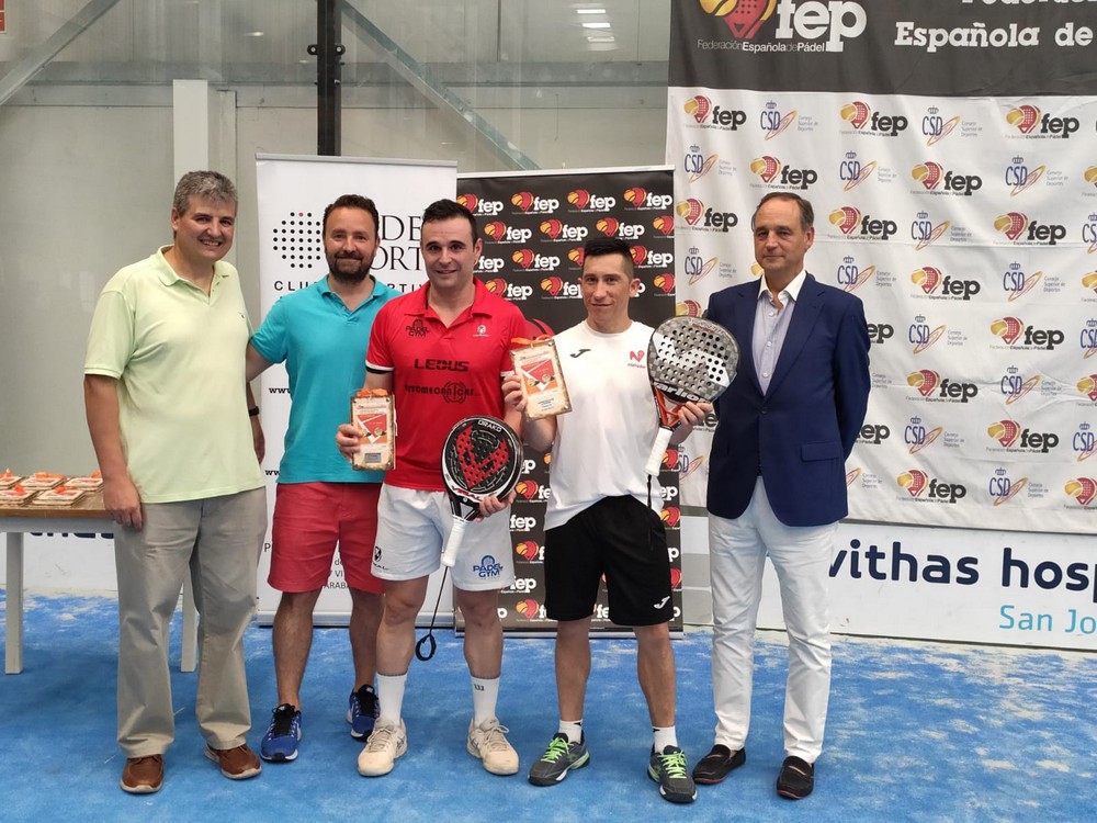 Julio Mart&iacute;nez y Adri&aacute;n  Loebarth, Campeones de Espa&ntilde;a de Veteranos