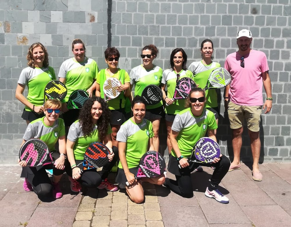 Pádel & Gym Las Cañas ey Arena Entrena Pádel Club, campeones navarros por equipos absolutos de tercera categoría