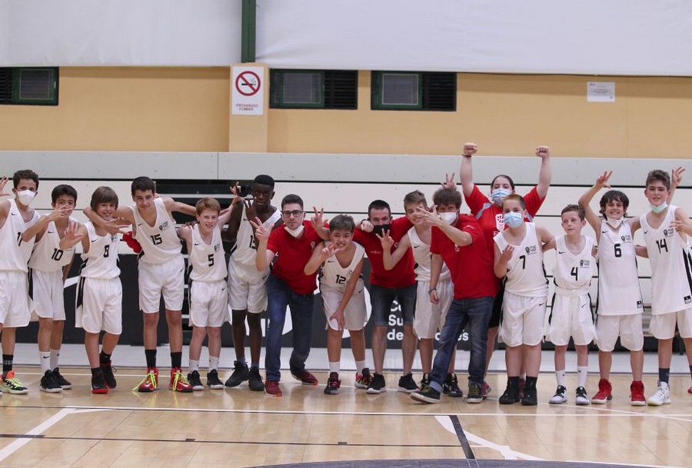 Nuestros "minis" se hacen "gigantes" en Cádiz