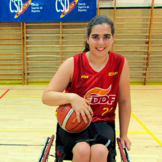 Beatriz Zudaire sella su billete para Paris