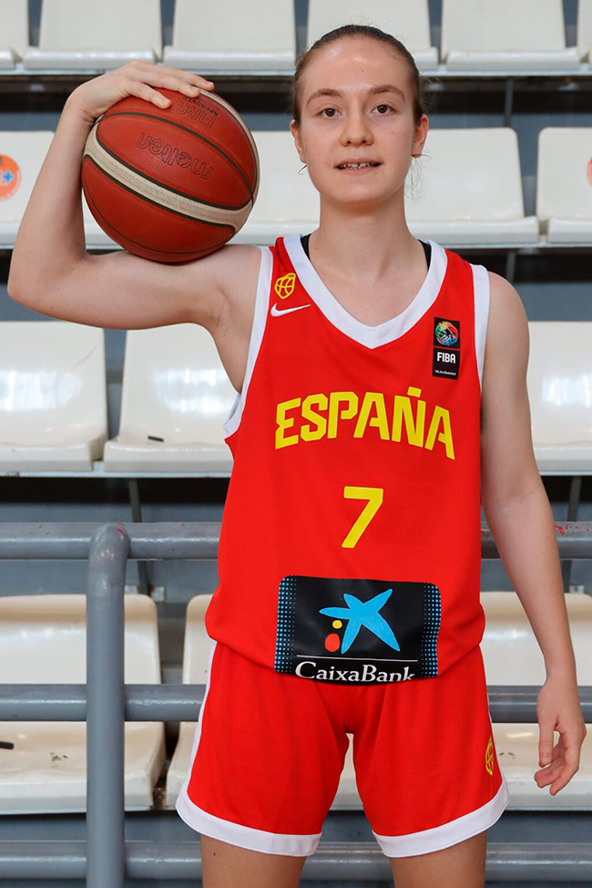 Elena &Aacute;lvarez, con paso firme en el mundial