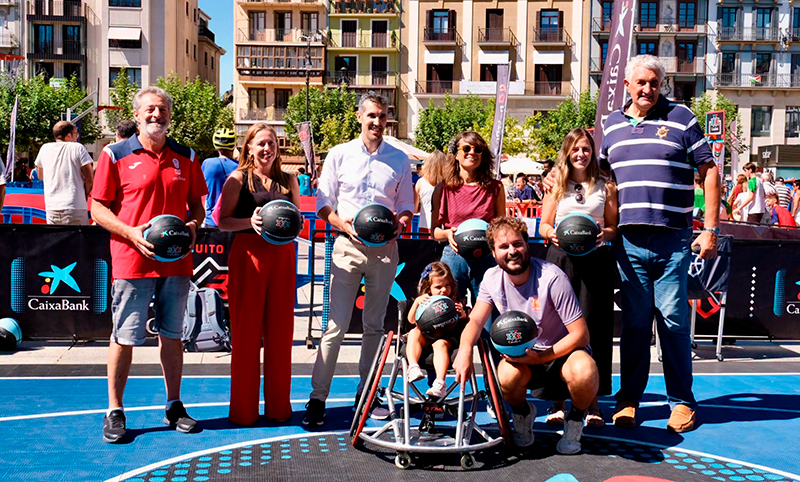 La Federaci&oacute;n Navarra vuelve a te&ntilde;ir Pamplona de Baloncesto