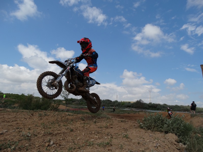 Nuestros j&oacute;venes pilotos brillan en el Motocross de Murchante