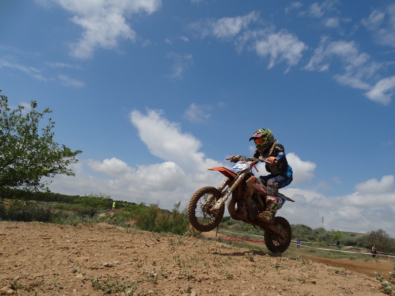 Nuestros jóvenes pilotos brillan en el Motocross de Murchante