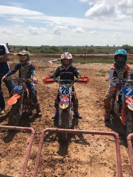 Nuestros jóvenes pilotos brillan en el Motocross de Murchante
