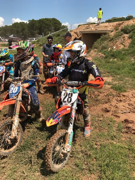 Nuestros jóvenes pilotos brillan en el Motocross de Murchante