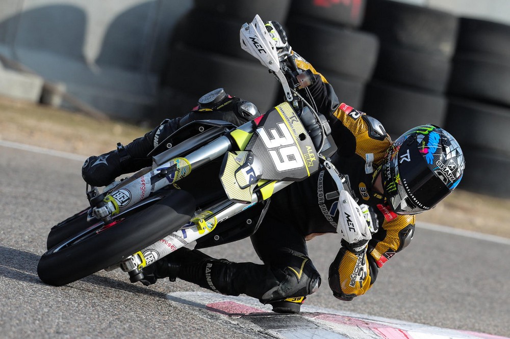 El piloto navarro Alex Ruiz Jiménez, Campeón de España de Supermoto Road