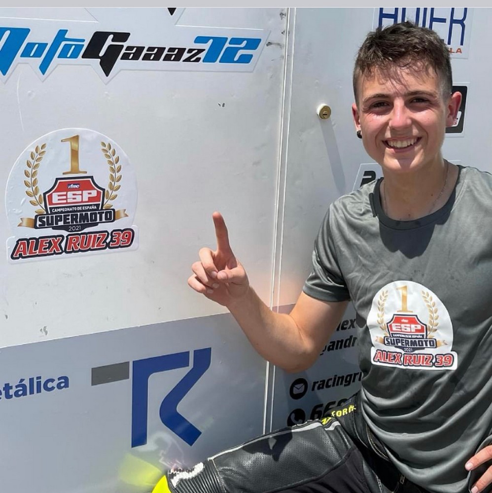 El piloto navarro Alex Ruiz Jim&eacute;nez, Campe&oacute;n de Espa&ntilde;a de Supermoto Road