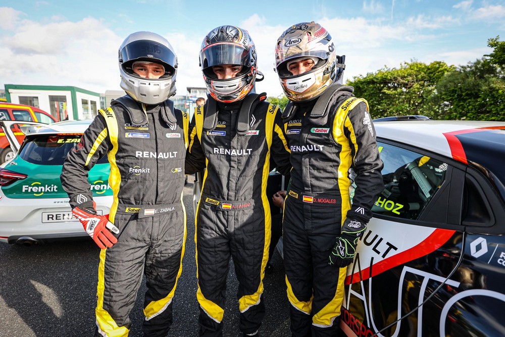 El piloto navarro Erik Zabala debuta en la Clio Cup