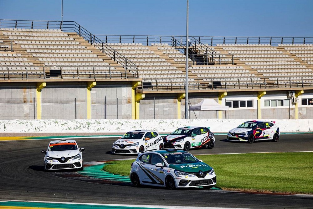 Erik Zabala noveno en la Clio Cup Europa