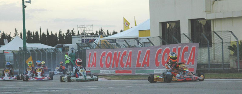 El Piloto Navarro de Karts, Mikel Azcona, disputa una carrera en Italia