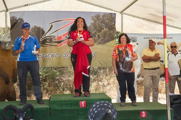 El capote de San Fermín afina la puntería de nuestros arqueros.