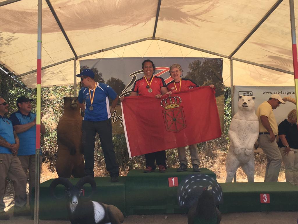 El capote de San Fermín afina la puntería de nuestros arqueros.