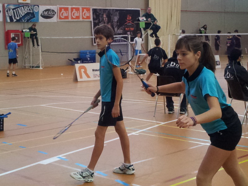 EL CB BADMINTON ESTELLA CONSIGUE TRES BRONCES EN ALFAJARIN