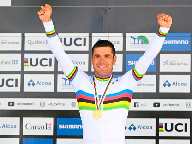 Eduardo Santas se viste de Arcoiris