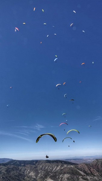 Echan a volar el Campeonato Navarro y la Liga Norte de parapente