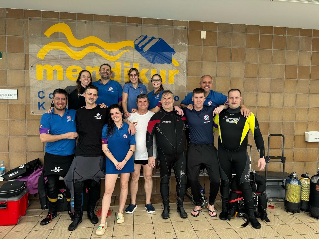 La Federaci&oacute;n Navarra de Actividades Subacu&aacute;ticas imparti&oacute; este s&aacute;bado un bautizo de mujeres en la piscina municipal de Orkoien