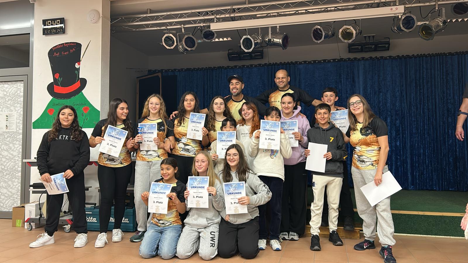 Torneo infantil de rugby subacuático en Possneck, Alemania