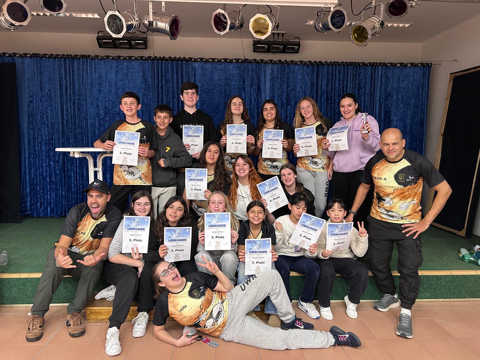 Torneo infantil de rugby subacuático en Possneck, Alemania