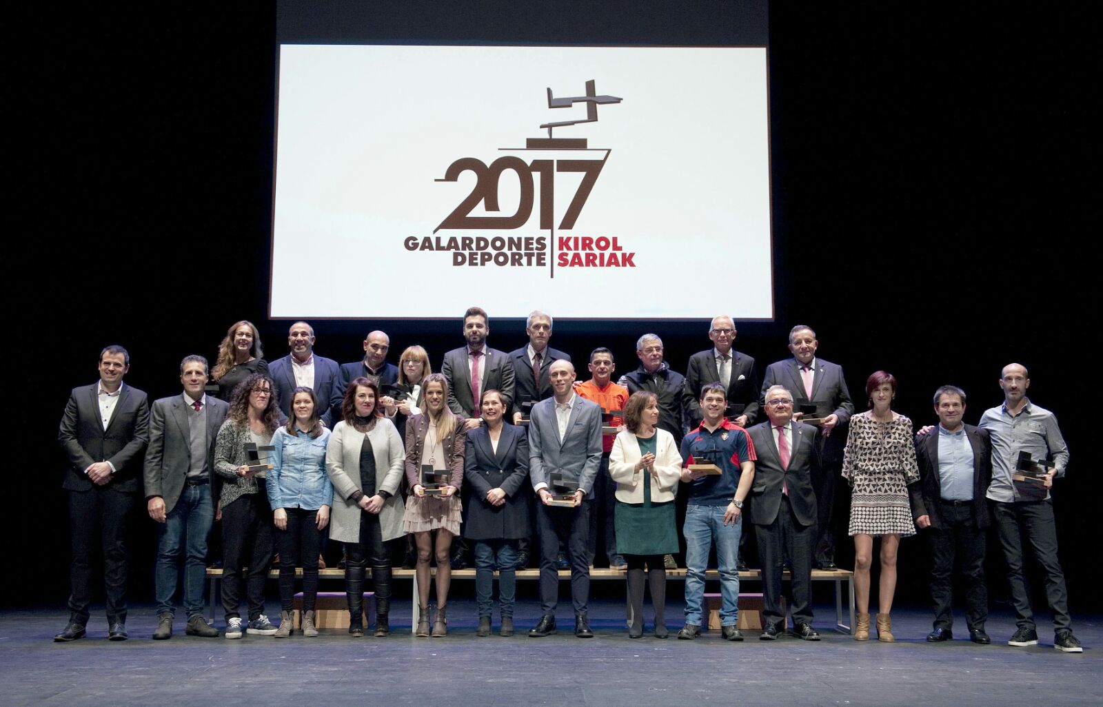 Entrega del galard&oacute;n deportivo a la Federaci&oacute;n Navarra de Actividades Subacu&aacute;ticas