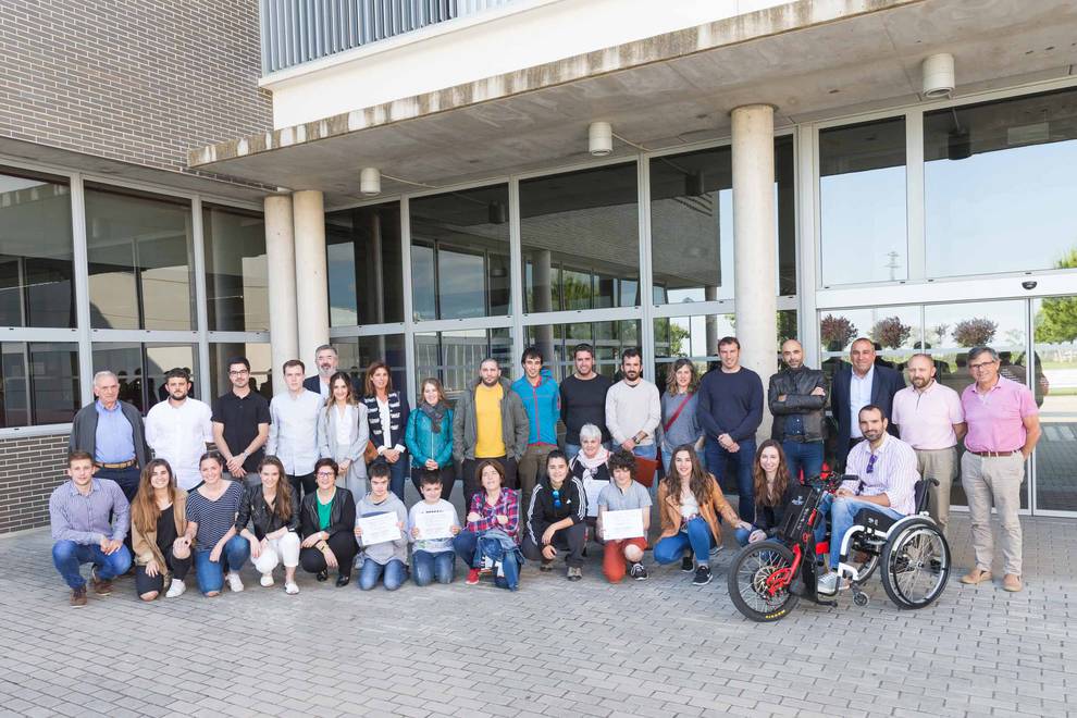 Homenaje al alumnado del campus de la UPNA en Tudela que dise&ntilde;an y fabrican materiales para buceo adaptado a personas con discapacidad