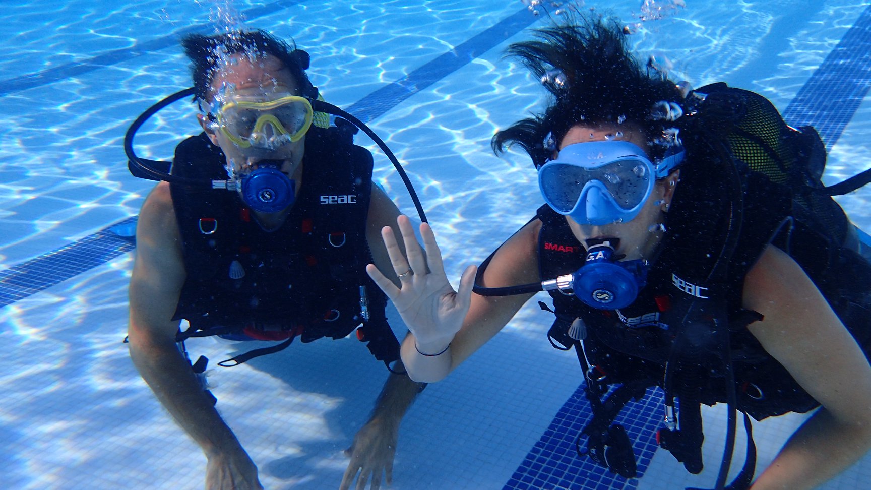 Sesiones de bautizos de buceo en piscina