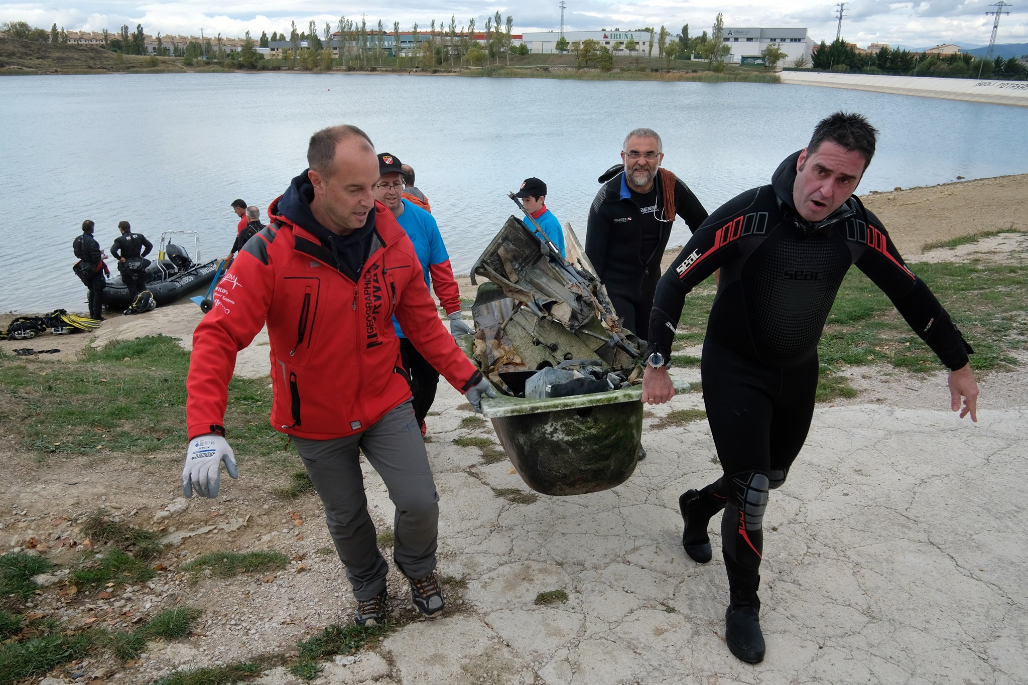 Recogida de residuos en la Balsa de La Morea