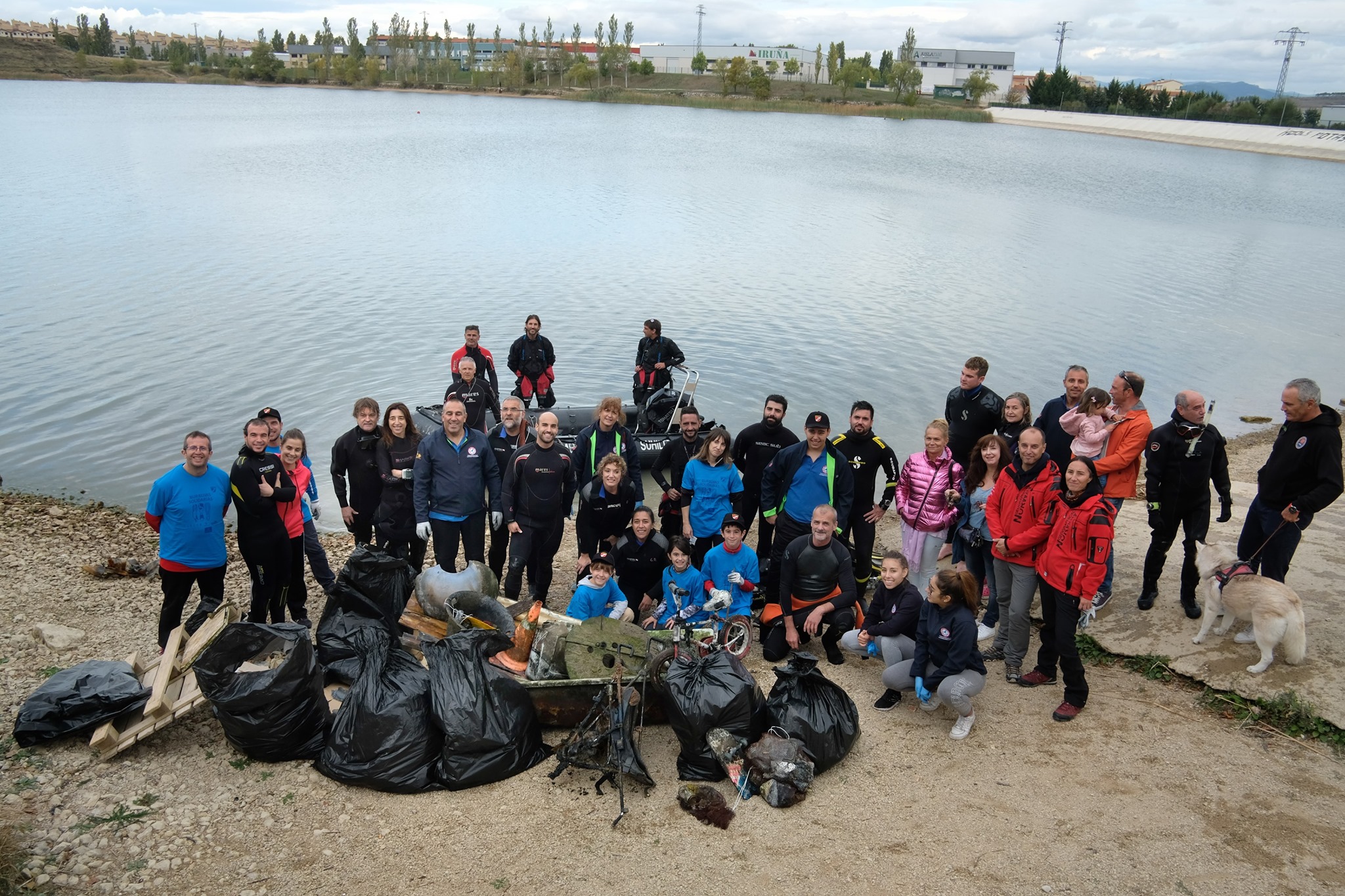 Recogida de residuos en la Balsa de La Morea