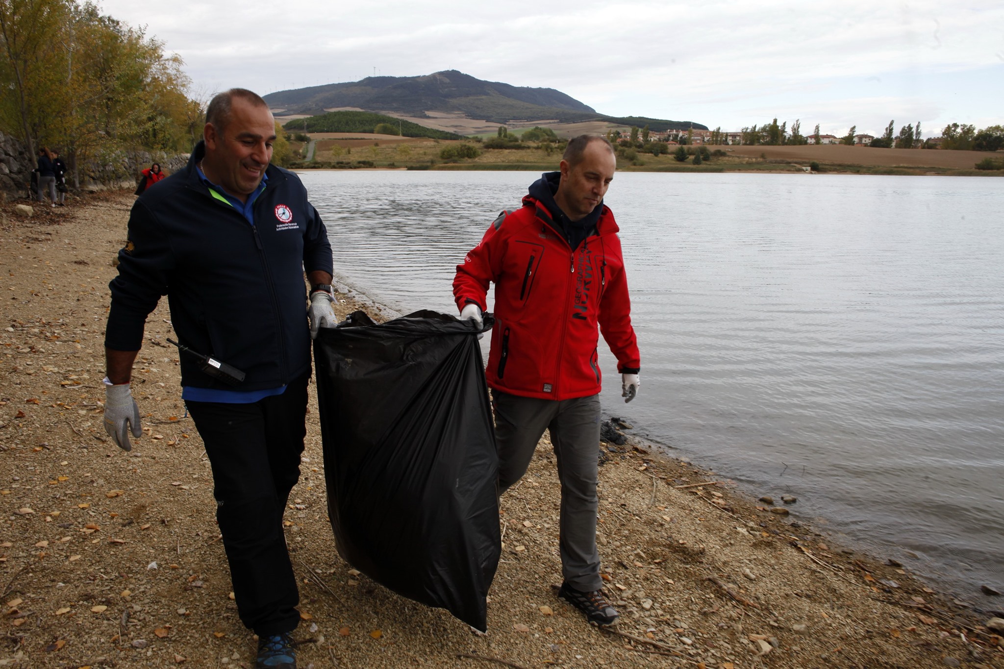 Recogida de residuos en la Balsa de La Morea