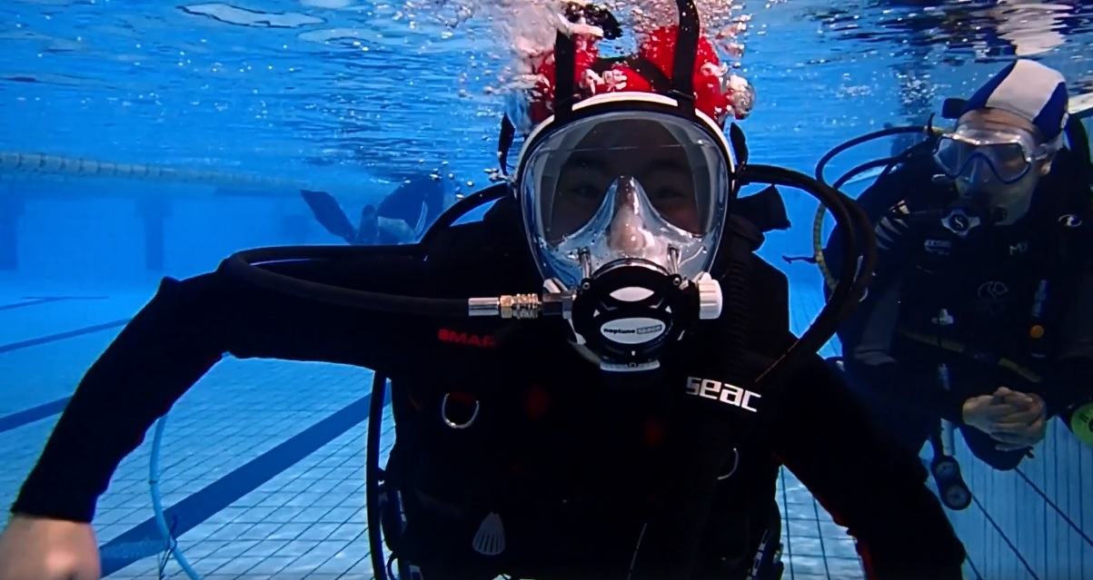 Nueva jornada de buceo en la piscina de Berriozar
