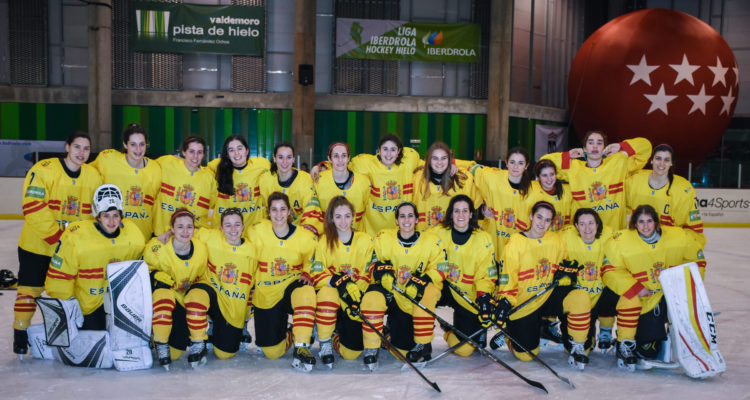 Cuatro jugadoras del CH Huarte, Campeonas del Mundo de Hockey Hielo
