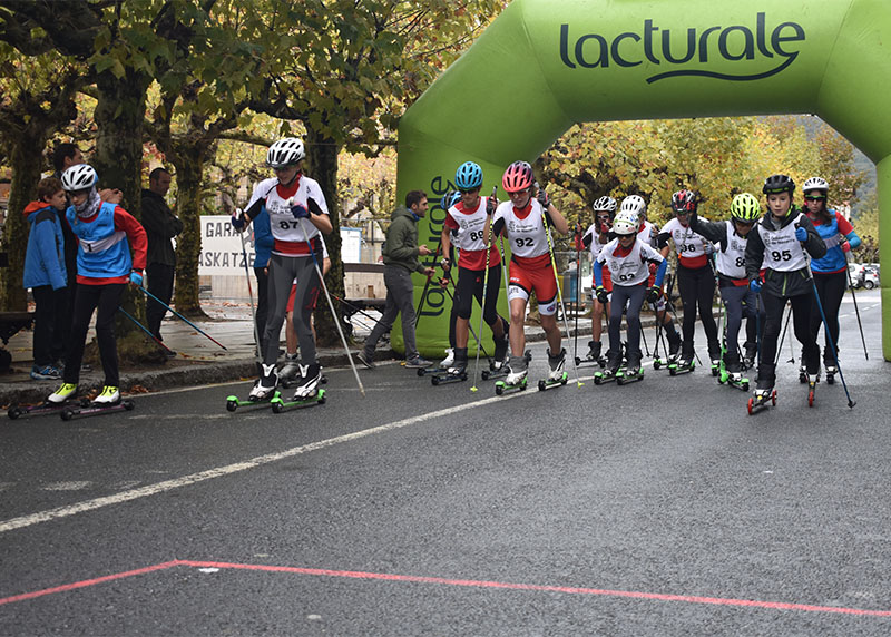 El fr&iacute;o y la lluvia acompa&ntilde;aron al XII Trofeo Uharte Rollerski