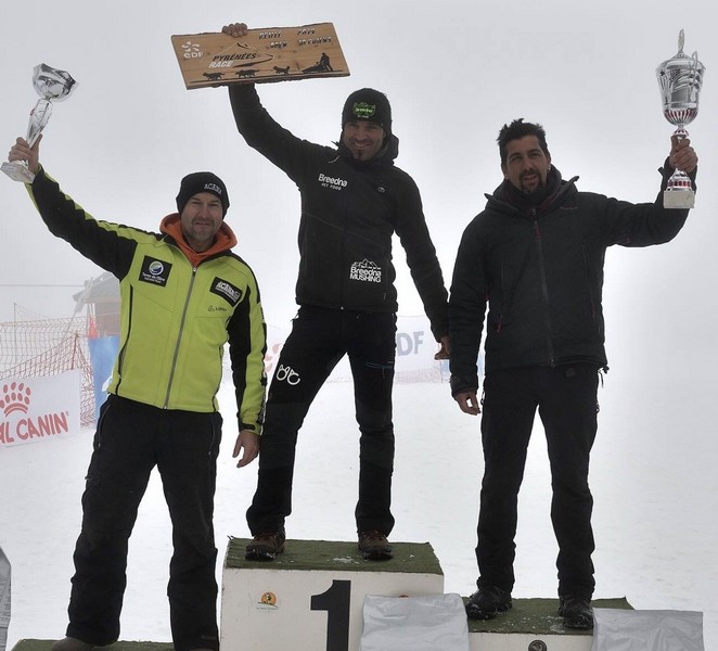 Iker Ozkoidi contin&uacute;a desliz&aacute;ndose por la victoria