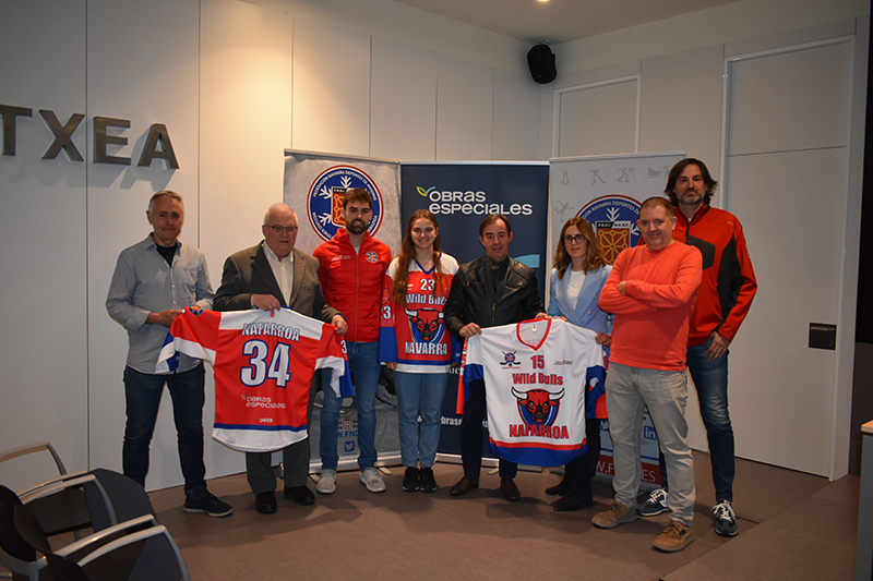 Las Selecci&oacute;n Navarra de Hockey sobre Hielo Femenino empieza a escribir su historia.