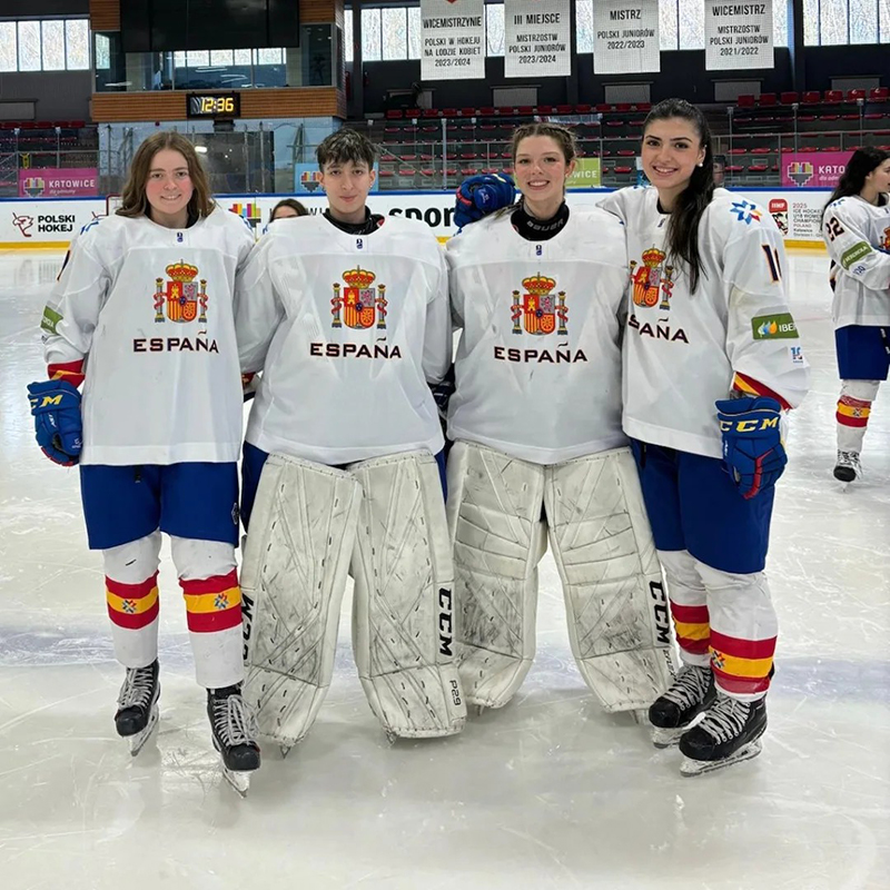 Cuatro jugadoras del Kosner Club Hielo Huarte se cuelgan el bronce mundial