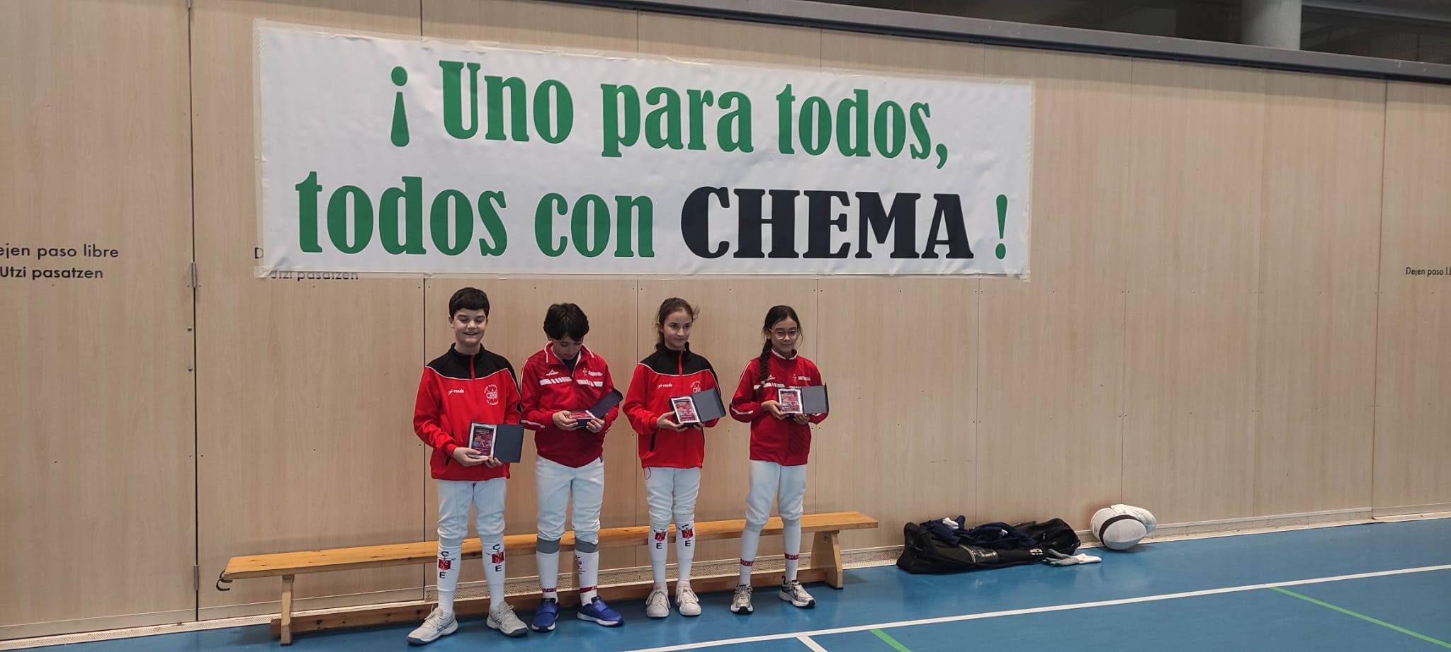 Emotivo homenaje en el primer memorial de espada dedicado a Chema Veiga